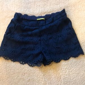 Dress shorts with pockets